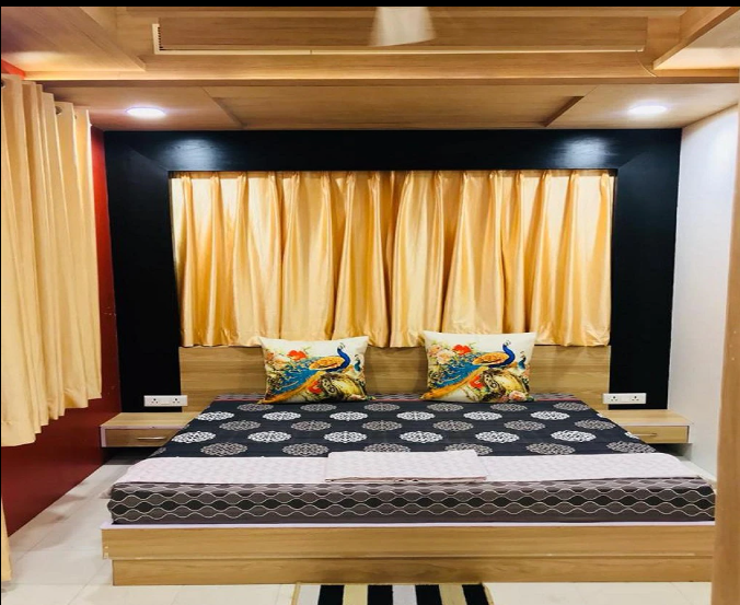 Golden penthouse with Bath Tub & private rooftop-Raja Park-Jaipur